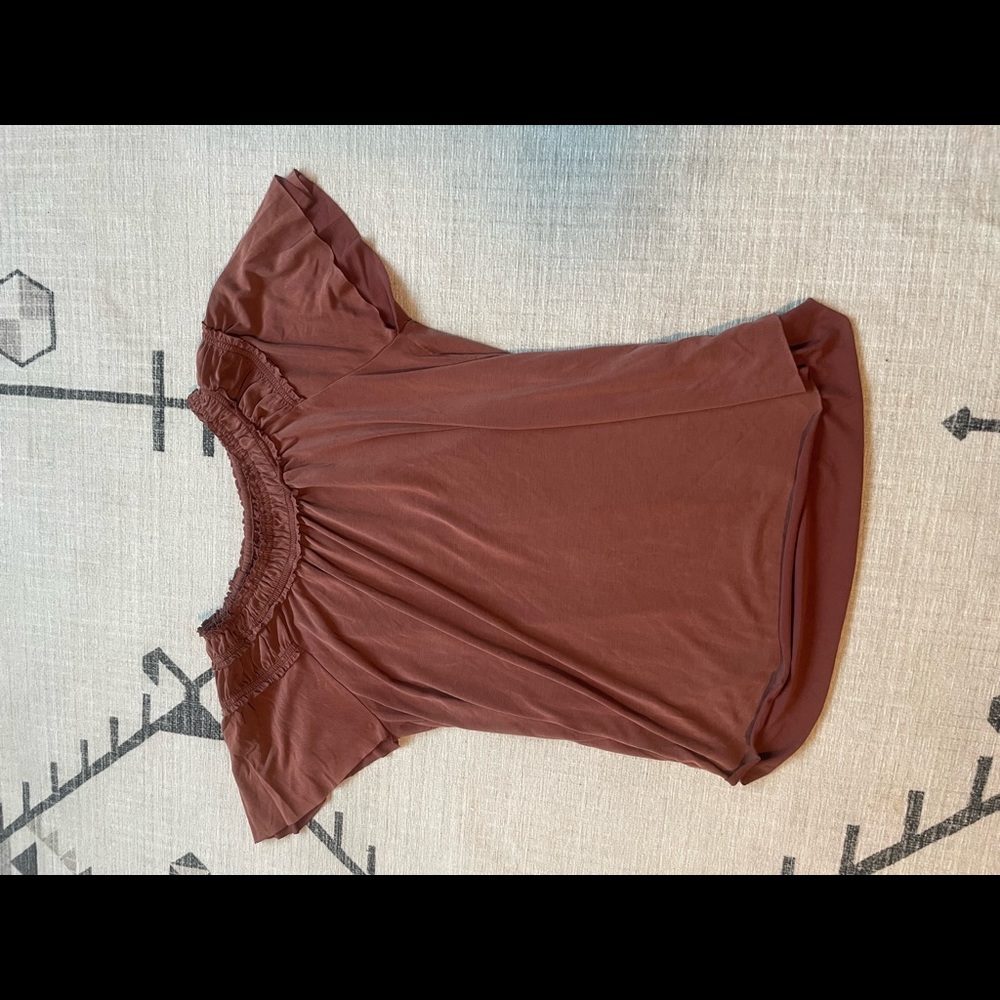 Lucky Brand Small flutter sleeve top, rust color